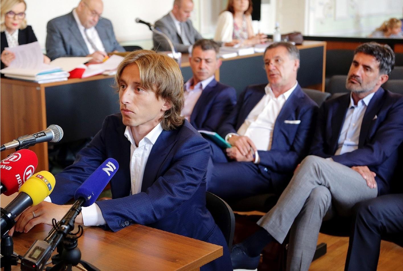 DE NOTRE ENVOYÉ SPÉCIAL,GRÉGOIRE FLEUROT (avec D. Z.)
