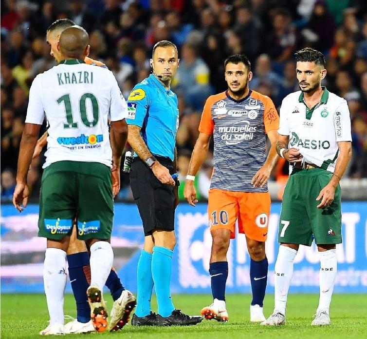 DE NOTRE ENVOYE SPECIAL,BERNARD LIONS
