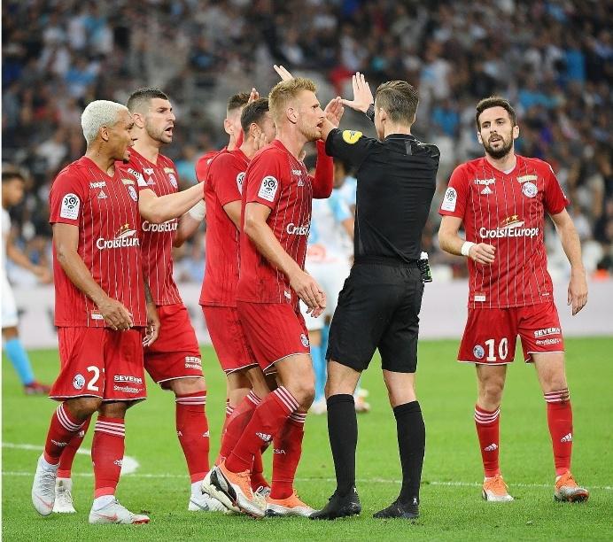 DE NOTRE ENVOYÉ SPÉCIAL PERMANENT,MATHIEU GRÉGOIRE (avec Ba. C.)