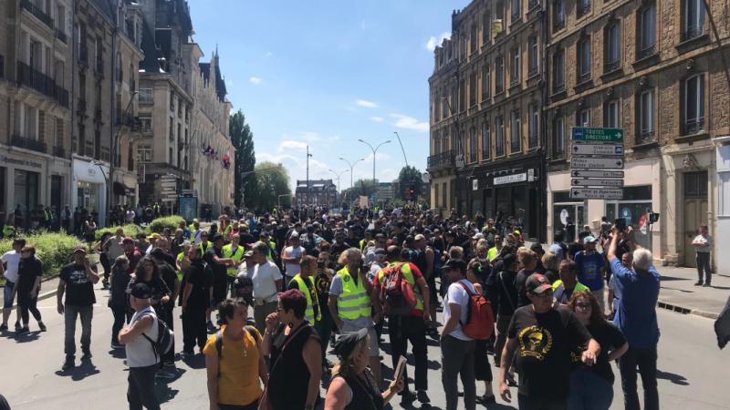 Acte 32 Les Gilets Jaunes Manifestent Dans Les Rues De