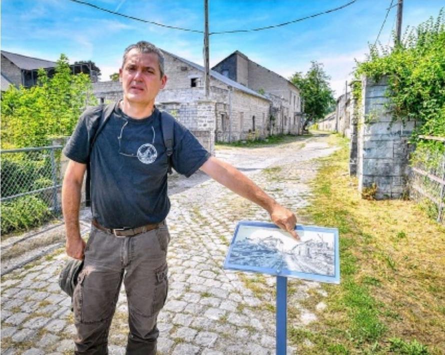 NICOLAS PERRIN@nicoprn,Demain : le château de Braux-Sainte-Cohière, en Argonne.