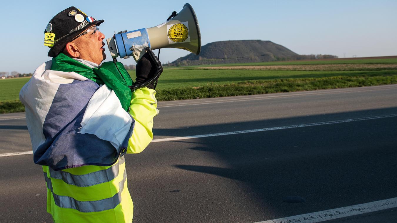 Gilets Jaunes Des Affrontements Ont éclaté Autour De Larc De Triomphe