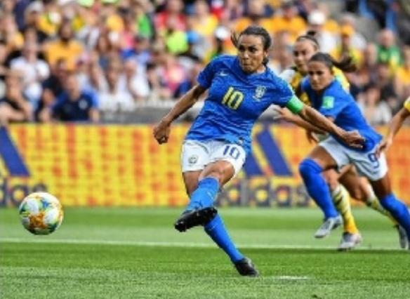 PAR PHILIPPE GUILBAUD,sports@lavoixdunord.fr,ITALIE - BRÉSIL, ce soir, à 21 h, à Valenciennes.