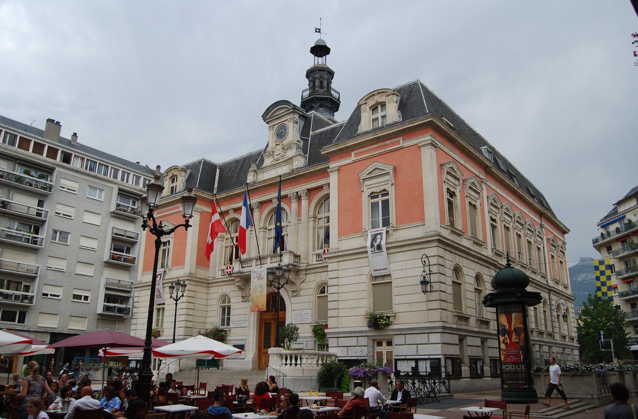 R.Bx. avec AFP