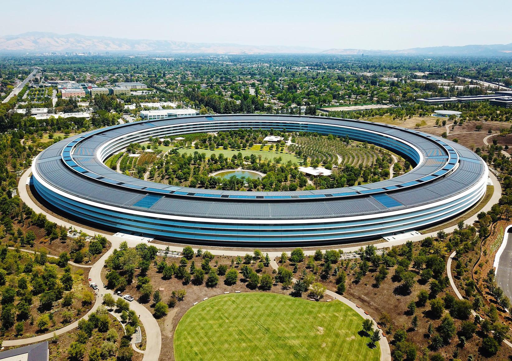 De Notre Envoyé Spéciala.R. À Cupertino