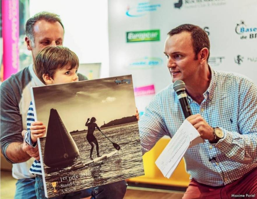 La distribution des prix par Ewan Lebourdais (à droite sur la photo) s'est déroulée dans une ambiance décontractée. Maxime Poriel
