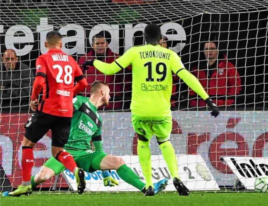 Matthieu Huet,Ligue 2 (16e journée). EA Guingamp - Caen : 1-1
