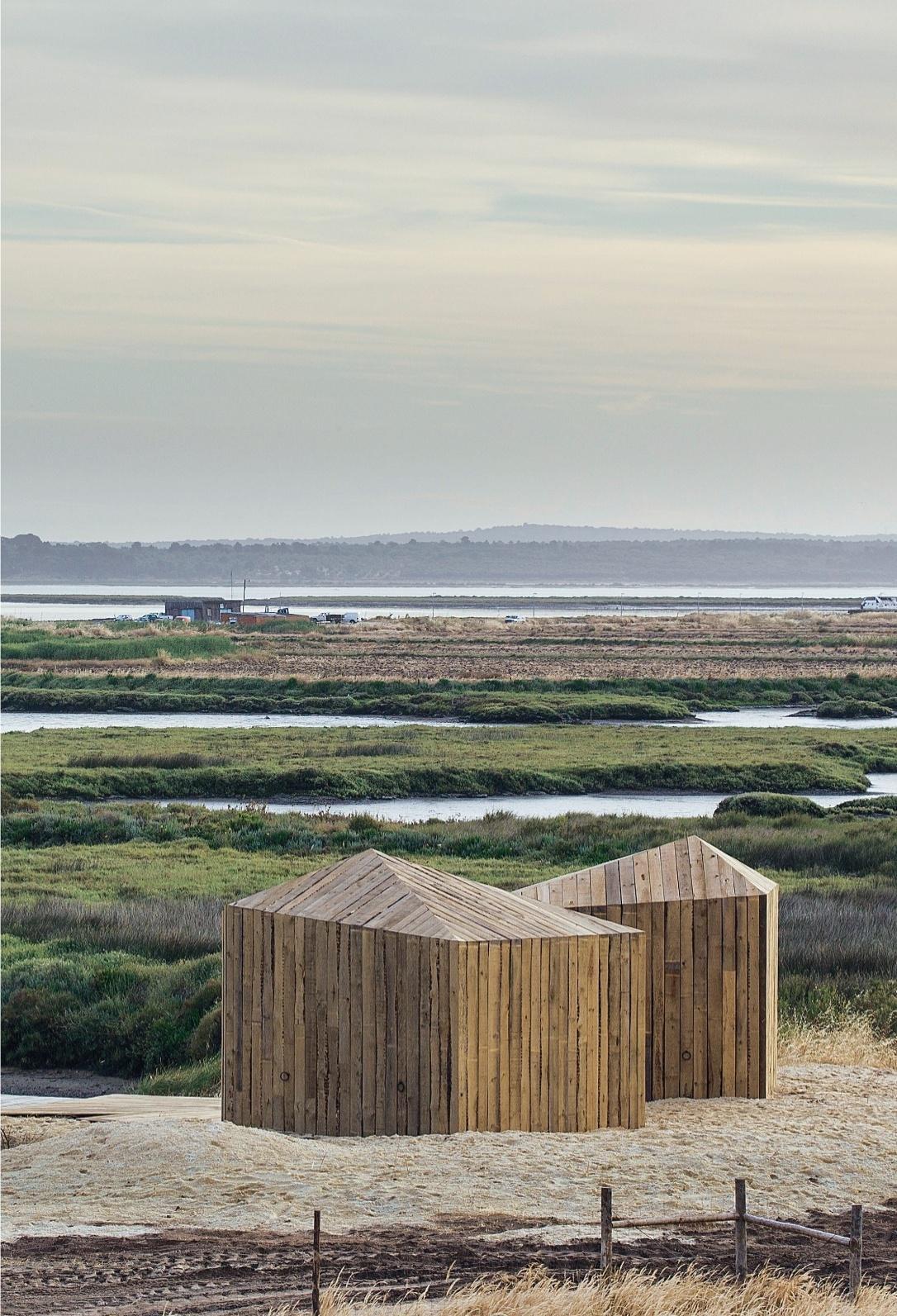 Par Fabrice Gaignault silentliving.pt/houses/cabanas-no-rio