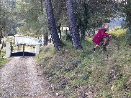 A.L. alouchez@nicematin.fr,Martine a lancé une cagnotte pour ceux qui veulent l’aider : www.leetchi.com/c/aider-mme-tollardomartine-a-creer-un-pont-pour-acceder-chez-elle