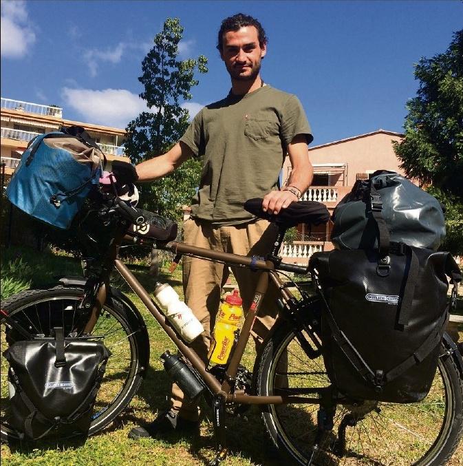 GAËTAN PEYREBESSE gpeyrebesse@nicematin.fr,On peut le suivre sur sa page Facebook « Riding to the east » et aussi sur Instagram.