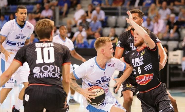 VIVIEN SEILLER,■ Le groupe : #0 Blassingame, #4 Blue, #10 Cordinier, #11 Green, #13 Rigot, #15 Gaddefors, #21 Skele, #22 Kouguère, #42 Otule, #93 Raposo (?).