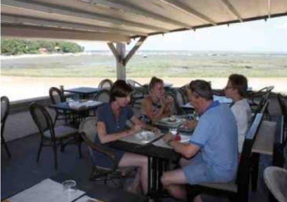 Yannick Delneste,L‘Auberge du Bassin by Alex,38 avenue du Gal de Gaulle,Lège-Cap-Ferret. 05 56 60 70 22