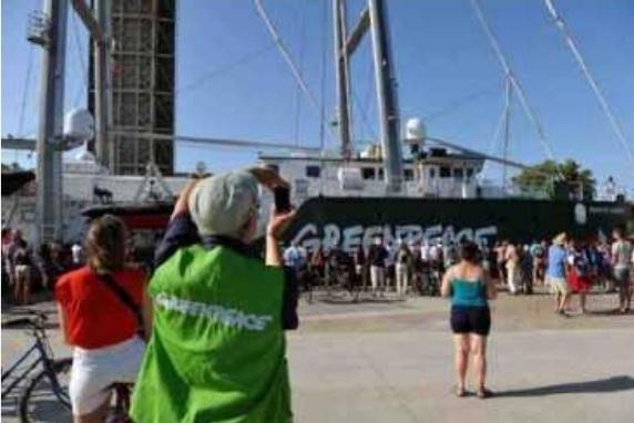 J.-M. L. B.,Le « Rainbow Warrior III » se visitera gratuitement samedi 10 et dimanche 11 août, de 10 heures à midi et de 16 heures à 20 h 30.
