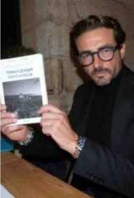 Laure Huet,Facebook : témoignage-invisible. Tél. 06 62 90 10 28. « Témoignage invisible » est en vente chez Mollat et sur Internet : Amazon, Fnac, Cultura, Decitre, Mollat.