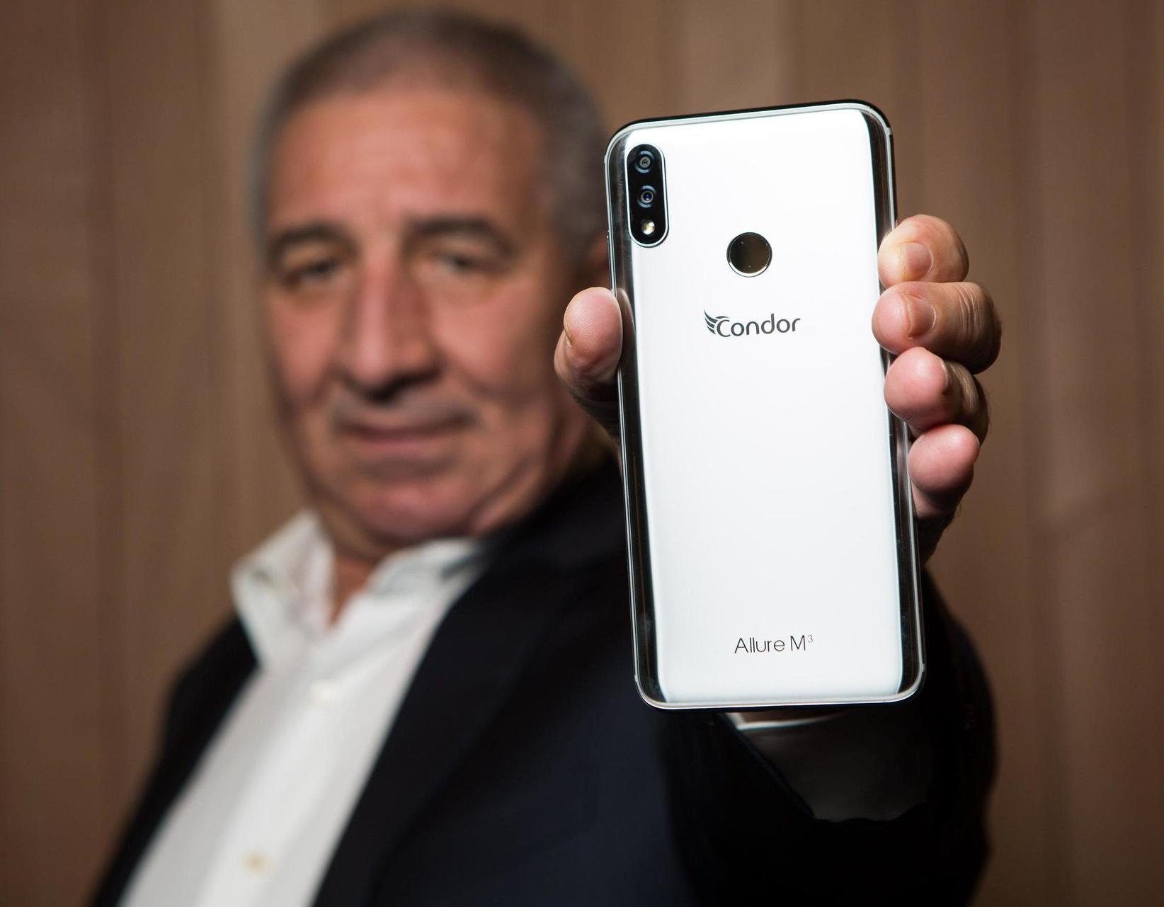 Le téléphone arabe arrive en France - LireLactu